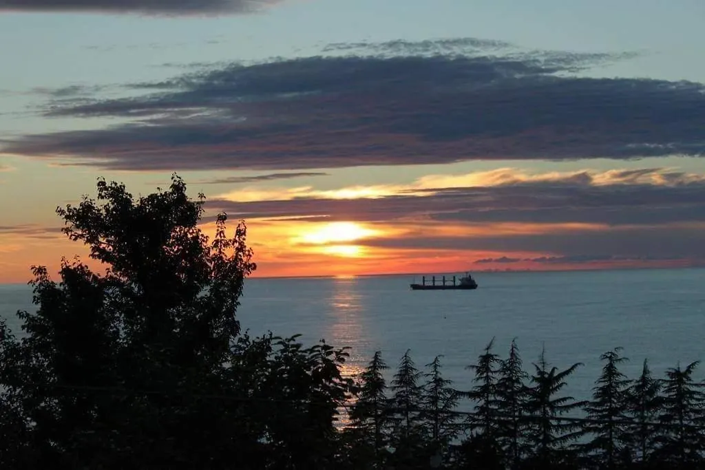 Sea-Gardens - Family Guest House Batumi